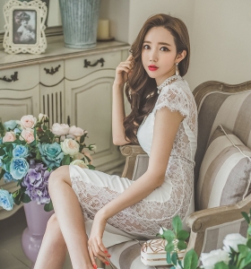 韩国模特李妍静白色长裙气质写真