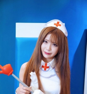 白皙可爱模特电魂护士制服甜美魅惑写真