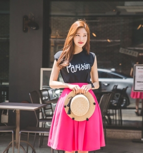 韩国模特朴正允草帽红裙魅力街拍写真